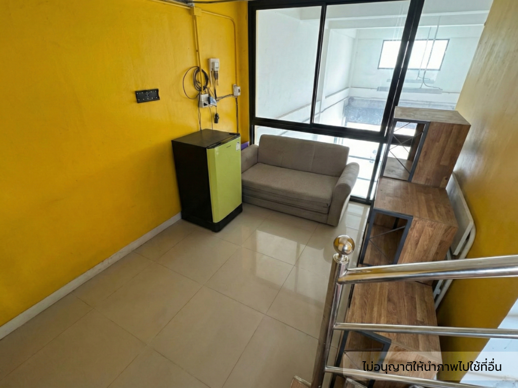 ชั้นลอย 1 + บันไดทางขึ้น