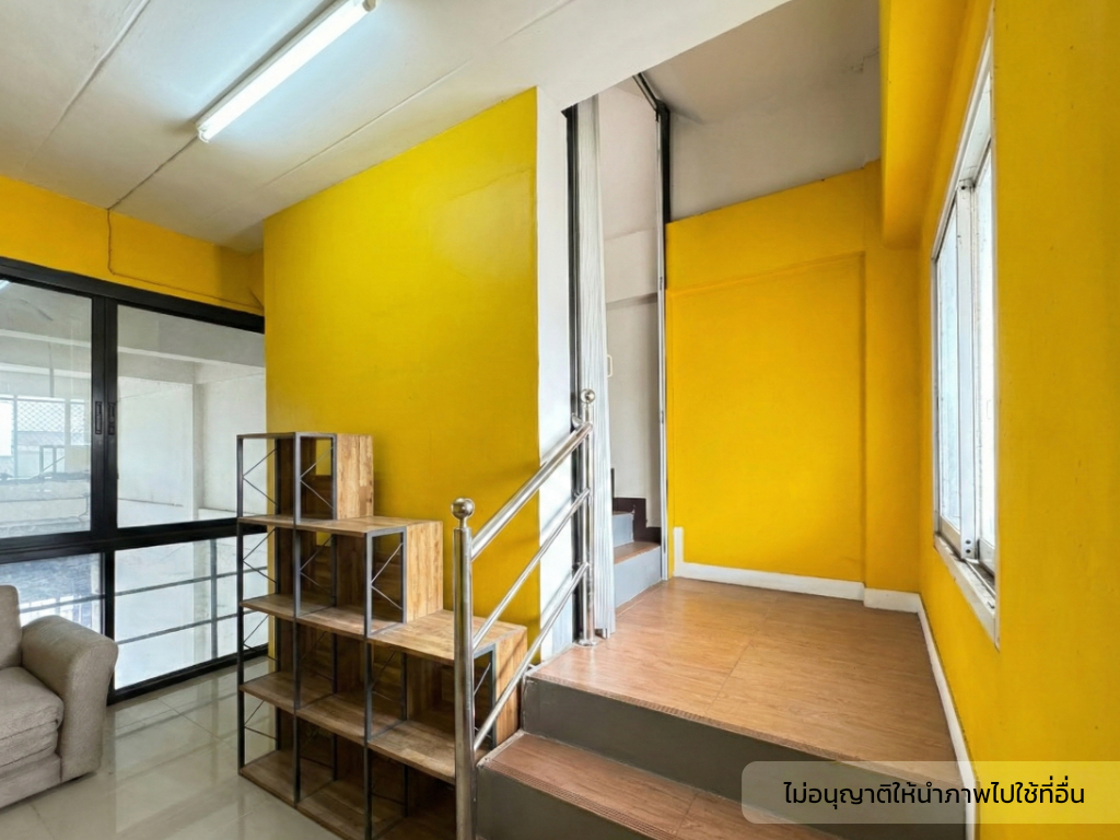 บันได ขึ้นชั้น 2