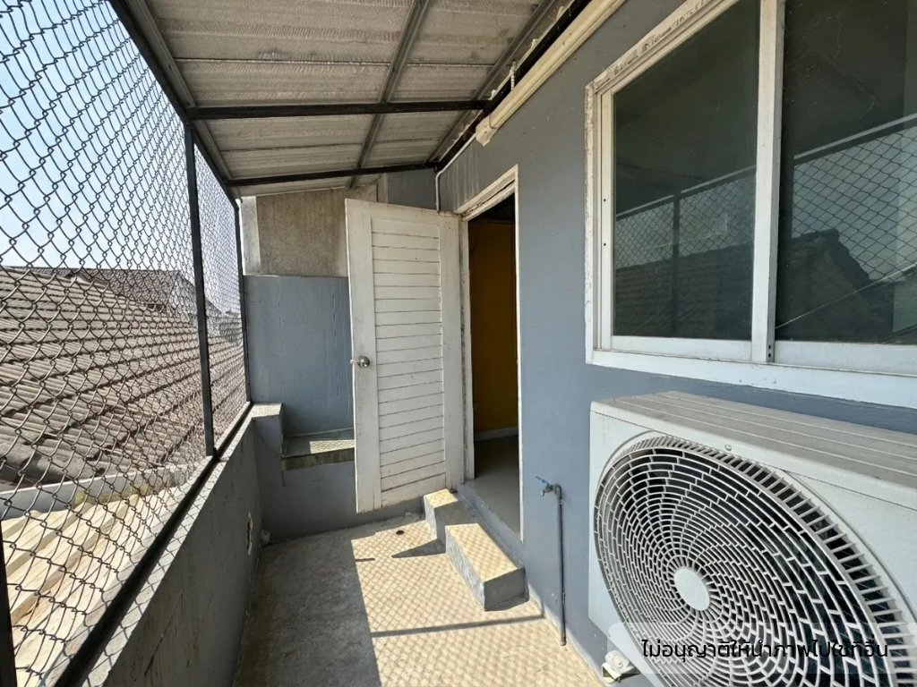 ระเบียงมุมมองจากภาพนอก